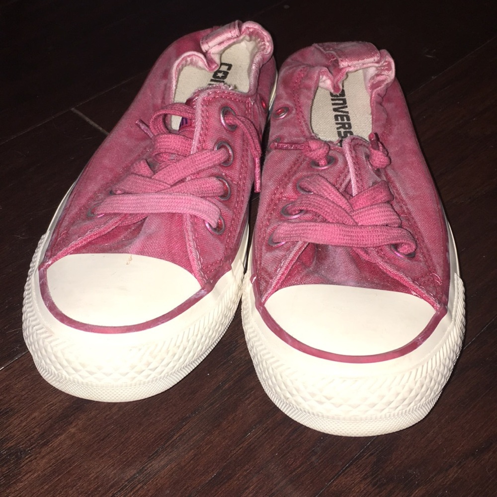 Distressed burgundy converse